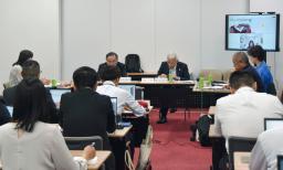 訪日客からの「徴収金」について議論した大阪府の有識者会議=2日午後、府庁
