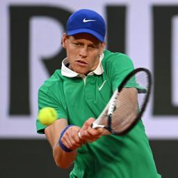 男子シングルス4回戦でアンドレイ・ルブレフを下したヤニク・シナー=パリ(ゲッティ=共同)