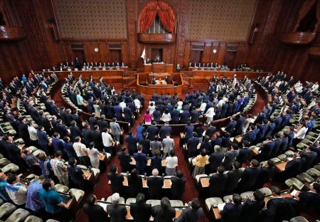 違法なオンラインカジノの規制強化に向けたギャンブル依存症対策基本法改正案を可決した衆院本会議=3日午後