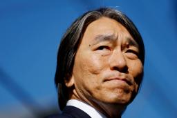 長嶋茂雄さんの自宅を弔問に訪れ、取材に応じる松井秀喜さん=4日午前
