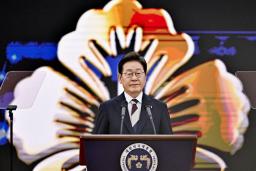 韓国国会で就任宣誓した後、演説する李在明大統領=4日、ソウル(共同)