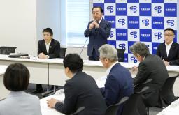 立憲民主党の「次の内閣」の会合であいさつする野田代表(中央)=5日午後、国会