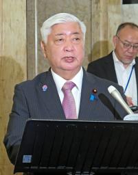 記者会見する中谷防衛相=6日午前、国会