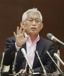 3月、夏の参院選への出馬を表明する泉房穂氏=神戸市