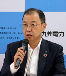記者会見する九州電力の西山勝社長=31日午後、福岡市