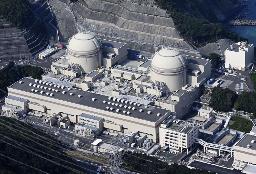 関西電力大飯原発の3号機(右)と4号機=2023年11月