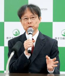 原子力規制委員会の委員を任期満了で退任し、記者会見する伴信彦氏=18日午後、東京都港区