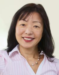 岩崎明子教授(Robert Lisak,YSM、慶応大提供)