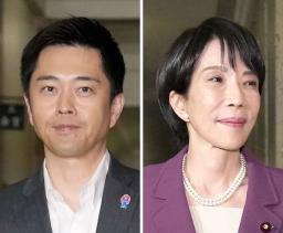 自民党の高市総裁(右)と日本維新の会の吉村代表。自民と維新は連立政権樹立で事実上合意した=15日、国会