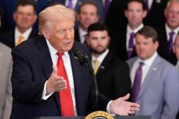 米大学野球優勝チームを歓迎するイベントで話すトランプ大統領=20日、ホワイトハウス(AP=共同)