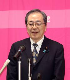 記者会見する公明党の斉藤代表=25日午後、広島市東区