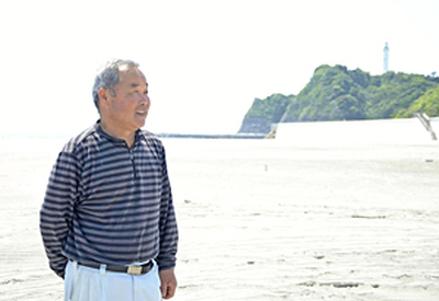 「震災前のような海にしたい」と、海の家の開設準備を進める鈴木区長