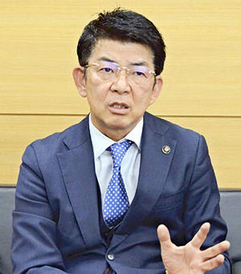 「新産業を活性化の起爆剤としたい」と話す本田市長