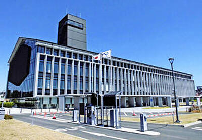 市の誇る須賀川松明あかしの大松明をイメージした「松明の塔」を設置し、災害対応拠点として整備した新庁舎