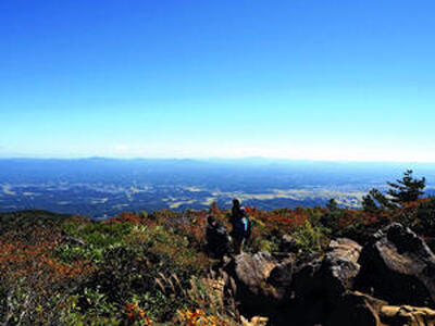 安達太良山から「ほんとの空」を望む風景は本県ならではの眺めだ