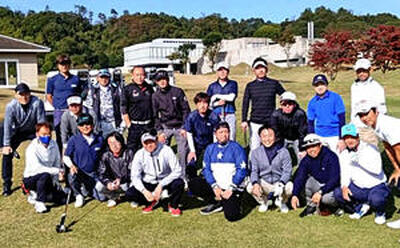 吉田学氏らが参加し２０年にいわき市で開かれたゴルフ大会。このような場を通じて復興に思いのある若手たちが結び付いていった