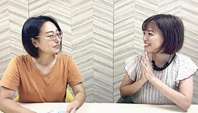ライブトークを繰り広げる横尾さん（左）と大橋アナ