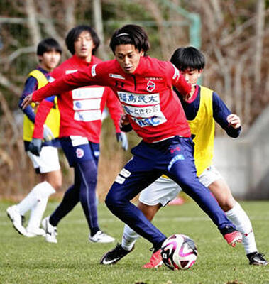 今季初の練習試合に出場した新加入のＭＦ西川潤（中央）（©ＩＷＡＫＩ　ＦＣ）