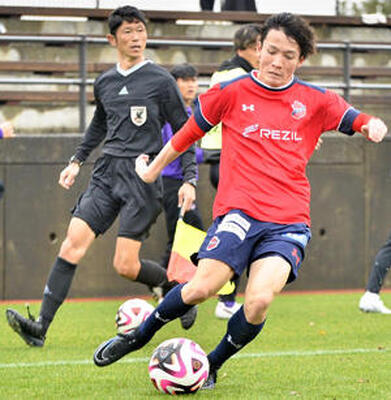 「数字にこだわる１年にしたい」と決意を語る加瀬＝１月３１日、鹿児島県立サッカー・ラグビー場