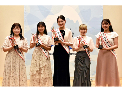 ４０代目ライシーホワイトに選ばれた（左から）井上さん、須藤さん、岡部さん、荒木さん、木幡さん