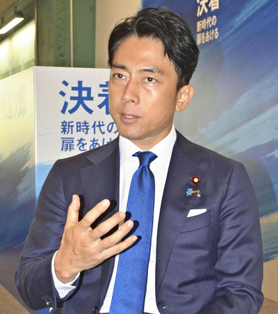 「県民と共に復興の道のりを走り切る」と語る小泉氏＝６日午後、東京・平河町