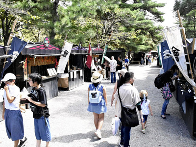 さまざまな店が並ぶ會津十楽秋の陣