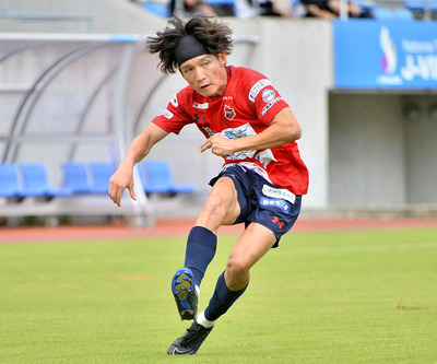 「もっと良いタイミングでクロスを上げたい」と意気込む加瀬＝１８日、広野町・Ｊヴィレッジスタジアム