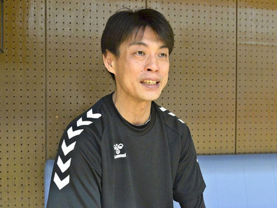 「地元での開幕戦をアドバンテージにして勝利を目指したい」と語る辻監督