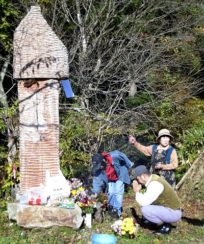 虫の霊を慰める虫供養。暮らしと密接に関わる年中行事の中には、奥会津の人たちの高い精神性が息づいている