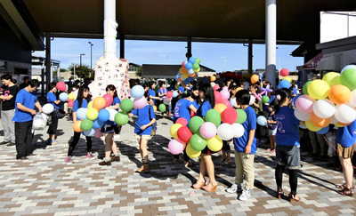２０１２年９月に南相馬市で開いた移動文化祭の様子。「福島学」で学ぶ学生が企画し、現地の方に楽しんでもらえた