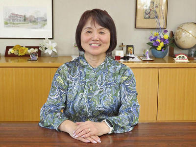 理事長室での一枚。子ども全員をしっかり観て思いや願いを聴き、一緒に考えていきたい