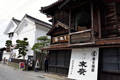 末廣酒造の嘉永蔵。白壁が崩れたりもしたが、酒造りは継続できた。気持ちをしっかり奮い立たせて、組合員を鼓舞した