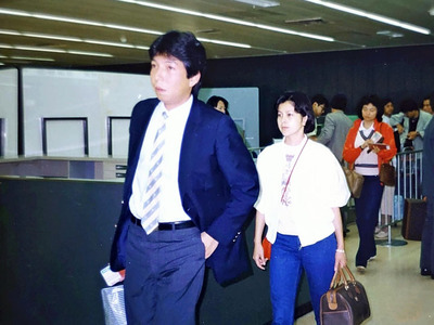 東宝芸能時代の私（左）。マネジャーとして所属俳優やタレントを売り込んだ