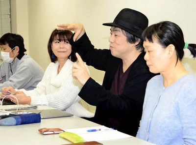 わらじまつりは今年、大友さん（右から２人目）のプロデュースで新しくなる。生まれ変わったわらじ踊りが定着するようお手伝いしたい