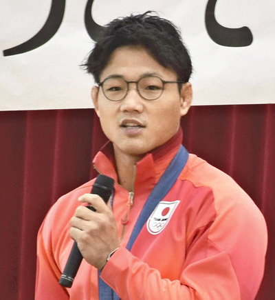 講演する高谷選手