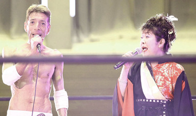 公私ともに大切なパートナーの田代さん（右）とゴージャスナイトで歌う私。今年もゴージャスナイトを間近に控えている