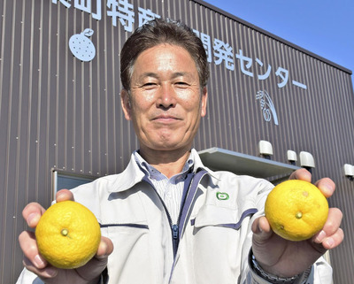 出荷を呼びかける片山さん