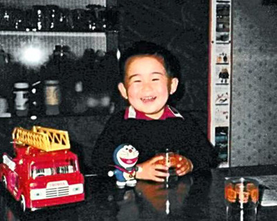 ２歳の私。大きくなるとゲームをしたり川や海で遊んだりと経験豊かに育っていった。当時の鹿島は活気であふれていた