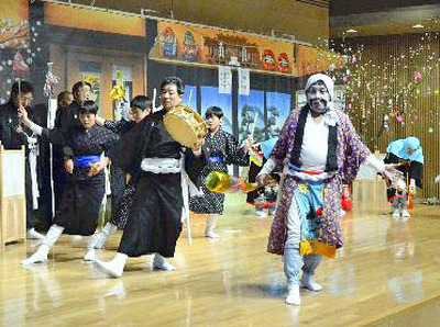 避難が続く浪江町津島地区に伝わる「津島の田植踊（南津島）」。継承が難しい状況にある芸能を後世に残そうと映像記録の保存に取り組む