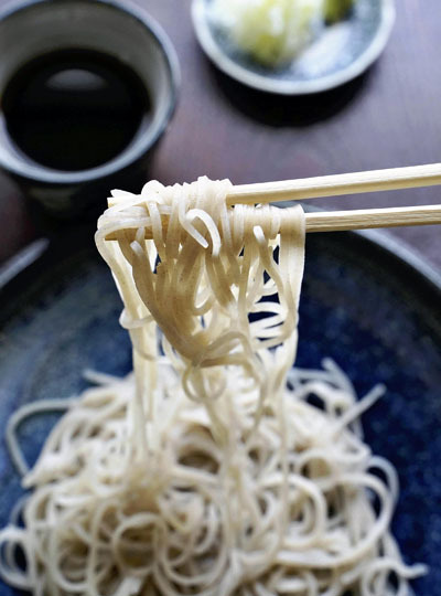 各日３００食限定で提供される手打ちそば