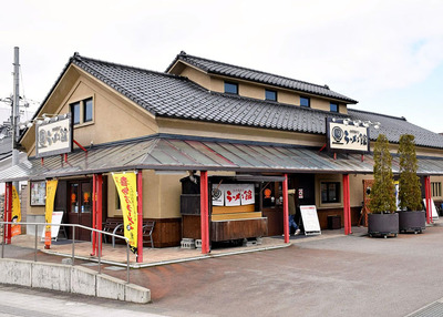 父富郎と大げんかの末に建設した「会津喜多方ラーメン館」。当初は名前のラーメンはひらがなだったが、父の鶴の一声で変えた