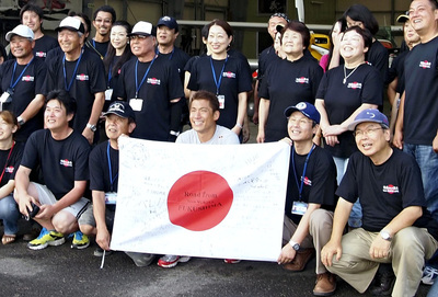 ２０１１年の世界選手権出場前の壮行会での一枚。中央が私＝ふくしまスカイパーク、パスファインダー提供