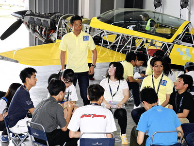 「未来創造活動」の一環で、子どもたちに自分の経験を伝える私＝２０１９年５月