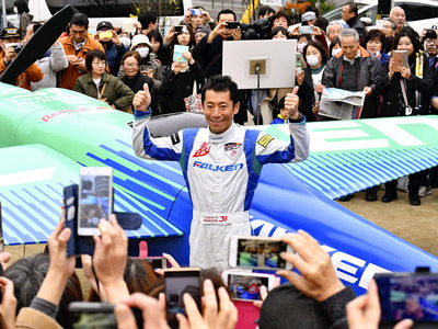 年間総合優勝後、福島市でパレードに臨んだ私＝２０１７年１２月