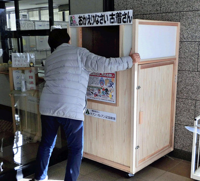 古着の回収箱はいわき市内外に設置している。活動が浸透してきて、さまざまな衣類が寄せられるようになった