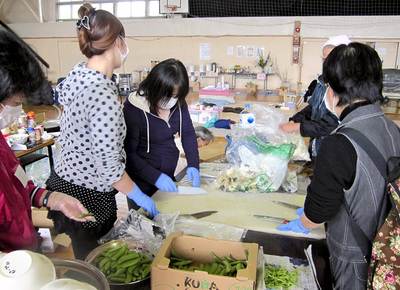 避難所で実施した炊き出し。困難に立ち向かうため、市民との協力が欠かせなかった