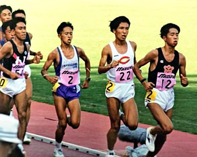 大学時代の私（右から２人目）。ユニホームに憧れ、中大に進学した