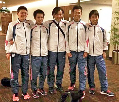 私（中央）と「最強世代」と呼ばれた高校時代の（左から）阿部、田母神、相沢、遠藤