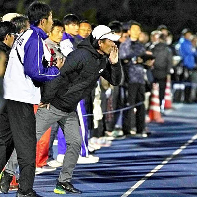 レース中の選手に声を掛ける私。都大路での優勝を目指し、指導を続けたい