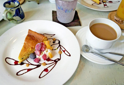 休みの日は休む。お気に入りのカフェでスイーツやコーヒーを楽しむ時間が大好きだ